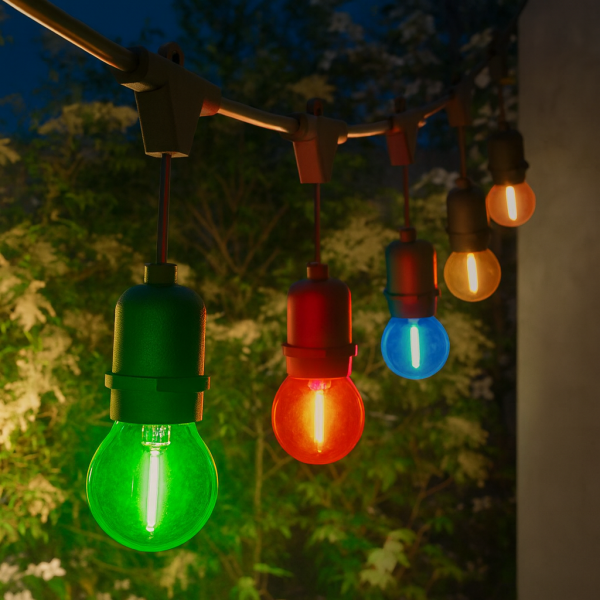 Hängende Lichterkette bunt